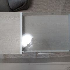 ドレッサー(サイドテーブルの画像