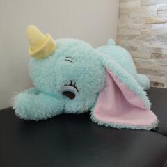 大きなダンボのぬいぐるみ