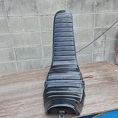 ゼファー400 三段シート 黒エナメルの画像