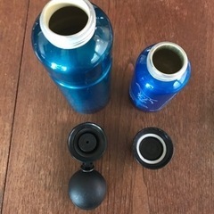 旧ロゴと新ロゴのLAKENアルミウォーターボトル２本売ります、オマケありの画像