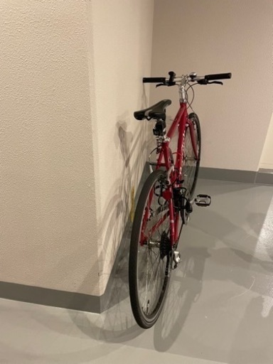 自転車　クロスバイク　赤