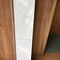 磁石が付いてるカゴなどを着けるパネルの画像