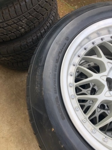 スポーツ車のアルミホイル