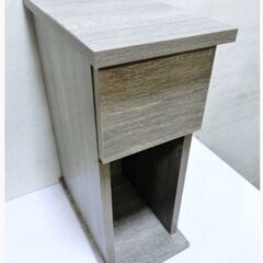 【ほぼ未使用】ナイトテーブル　高さ50x幅20x奥行35㎝　サイ...