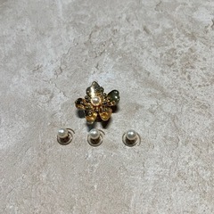 【美品】ヘアピン　ヘッドパーツ　結婚式　髪飾り　ゴールド　花の画像