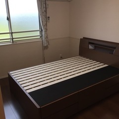 収納付きダブルベッド