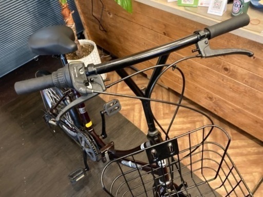 【前後タイヤ・チューブ新品！】LEDオートライト　6段変速　20インチ折りたたみ自転車　ブラウン