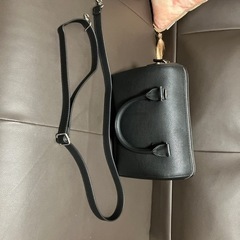 ユニクロの斜めがけバッグの画像