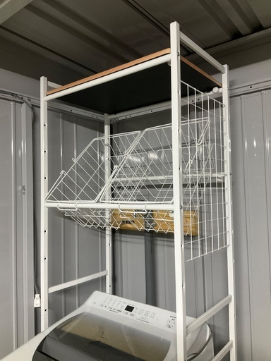 洗濯機用のカゴ、棚ラック