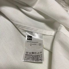 GＵ　ホワイトシャツ　Ｍサイズの画像