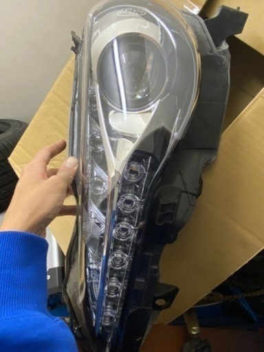 86 後期純正ヘッドライト左側のみ