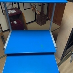パソコンデスク　青　期間限定の画像