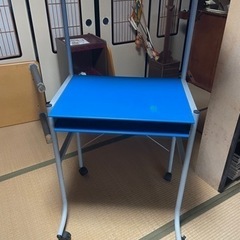 パソコンデスク　青　期間限定の画像