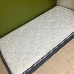 マットレス25000円ほどで一年前に購入、お渡し日31の9時くらいでお願いしたいです。の画像