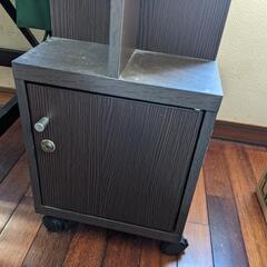 ★回転式本棚★鍵付き★の画像