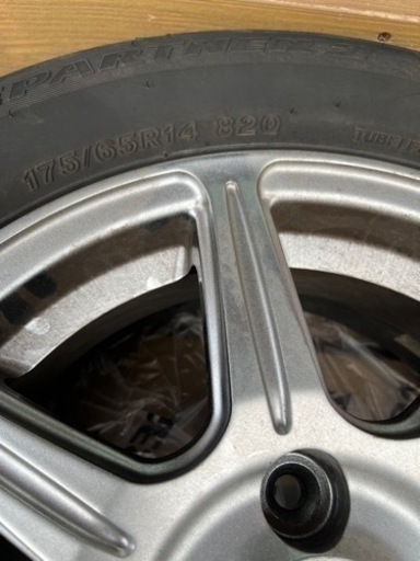 大幅値下げしました。スタットレスタイヤ　175 65R14