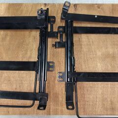 トヨタ/ハイエース200系運転席助手席レカロシート用シートレール