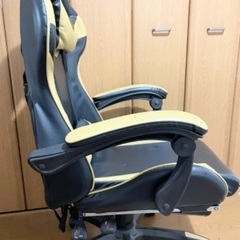 マッサージャー付きゲーミングチェア 