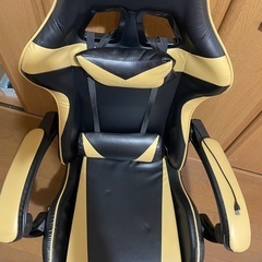 マッサージャー付きゲーミングチェア 