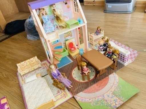 リカちゃんハウス二階建てと家具4セット