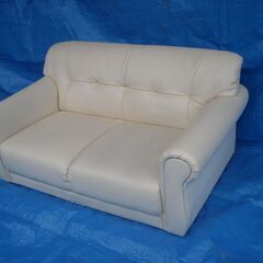 ソファとテーブルの画像