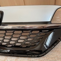 フリード　フロントグリル　型式6BA-GB5 新車外しの画像