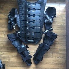 コミネ　胴体　肘　膝の画像