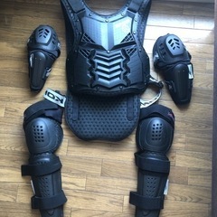 コミネ　胴体　肘　膝の画像