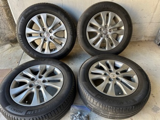 【値下げしました】トヨタ純正アルミ　タイヤ　ナット付き