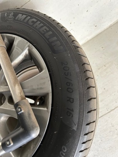 【値下げしました】トヨタ純正アルミ　タイヤ　ナット付き
