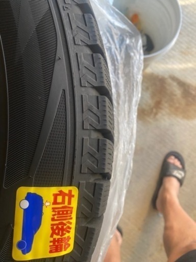 車のパーツ タイヤ、ホイール、スタッドレス