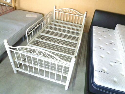 シングルベッド マットレス付き 幅100×奥行204×高さ71cm 姫系 ホワイト系 シングルサイズ 寝具 家具 ベット 苫小牧西店