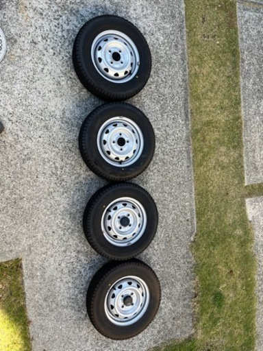 2022年製　ブリヂストン　スタッドレスタイヤ4本セット　ホイール付き　 W300 145/80R12 80/78N