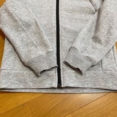ユニクロ　120 ジップアップトレーナー　美品の画像