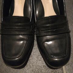 黒ローファーの画像