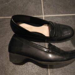 黒ローファーの画像