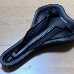 クロスバイク(自転車)のサドルの画像