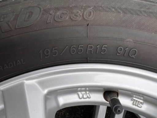 売れました。タイヤとホイールセット4本　日産セレナで使用
