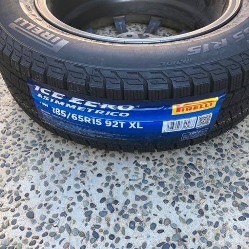 取り引き終了　新品未使用スタッドレスタイヤ4本　フリード　185 65 R15 アルミホイール
