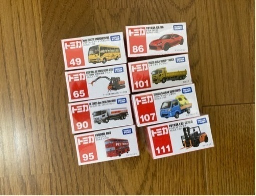 ☆新品未使用、未開封⭐︎タカラトミー　トミカ8台セット
