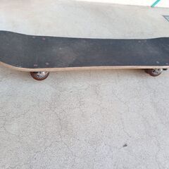 10ウィールスケートボードです。
