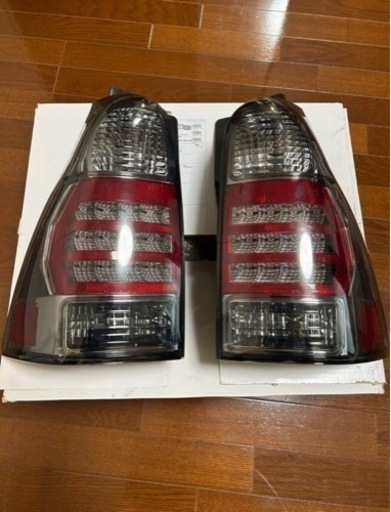 ハイラックスサーフ テールランプ スモーク黒