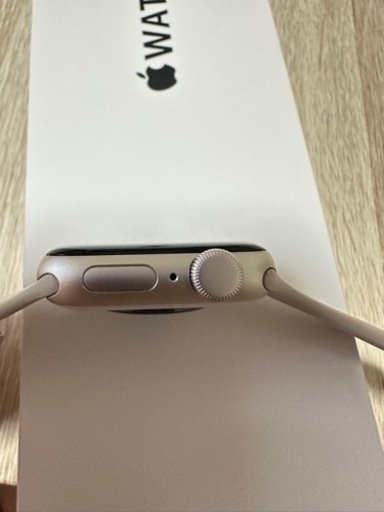 Apple Watch SE （GPSモデル）-40mm スターライトアルミニウムケースとスターライトスポーツバンド -S/M,M/L