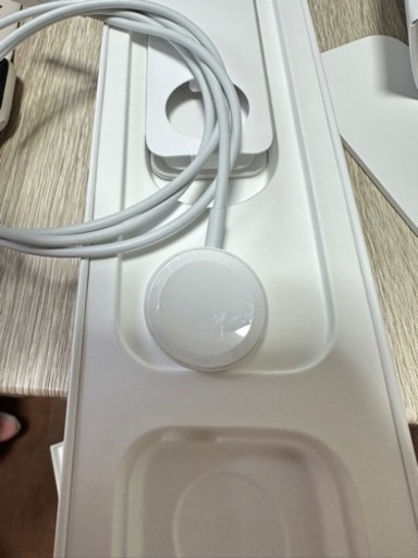 Apple Watch SE （GPSモデル）-40mm スターライトアルミニウムケースとスターライトスポーツバンド -S/M,M/L