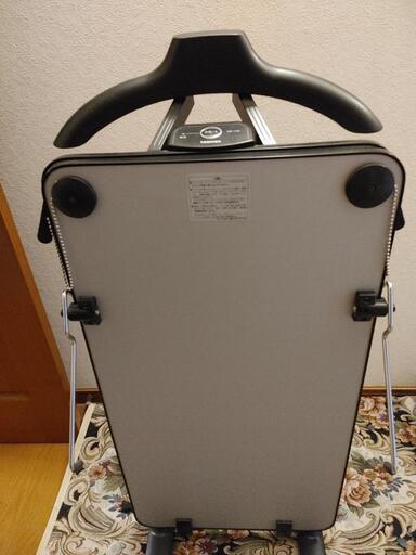 TOSHIBA　東芝　ズボンプレッサー　使用感なし