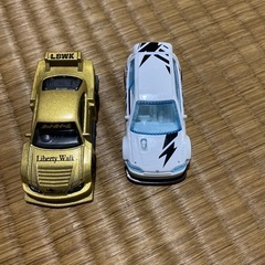 ムーンボールとミニカー2台のセットの画像