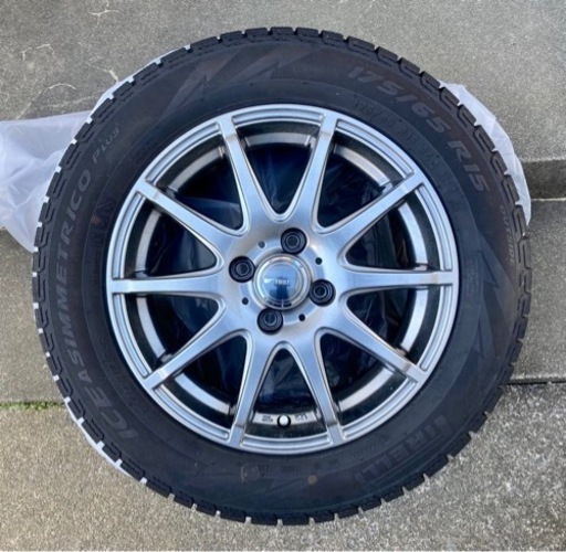 スタッドレスタイヤ　アルミホイル付✖️4本