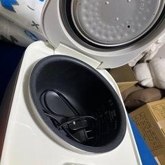 値下げしました！【美品】3合炊き炊飯器の画像