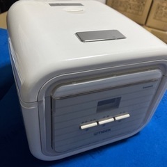値下げしました！【美品】3合炊き炊飯器の画像