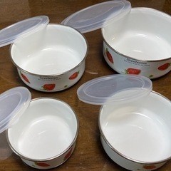 ホーロー保存容器４点［無料］の画像